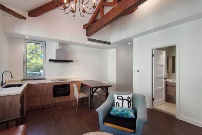 High-Ceiling 1BR Apartment in Old Xuhui (L9/L12)