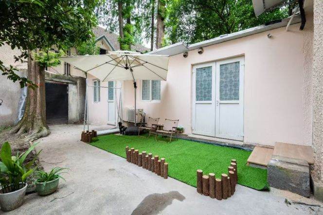 2BR Apartment near Zhongshan Park with Terrace (L2/L3/L4)