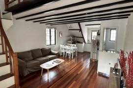 High-Ceiling 2BR Lane House in Old Xuhui with Green View