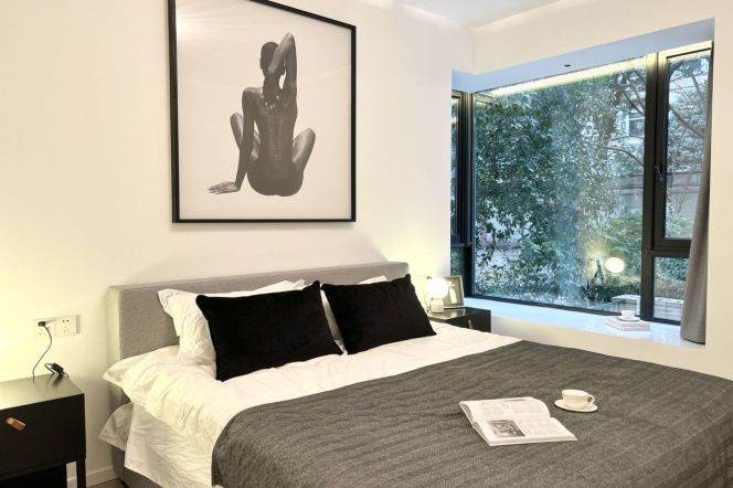 3BR Apartment near Xujiahui Metro with Green View (L3/L4/L9)