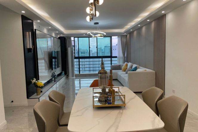 High-Floor Spacious 3BR Apartment at Brilliant City with Floor-to-Ceiling Windows (L3/L4)
