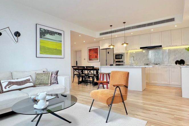 High-Floor 3BR Apartment near Nanjing Xi Lu (L2/L12/L13)