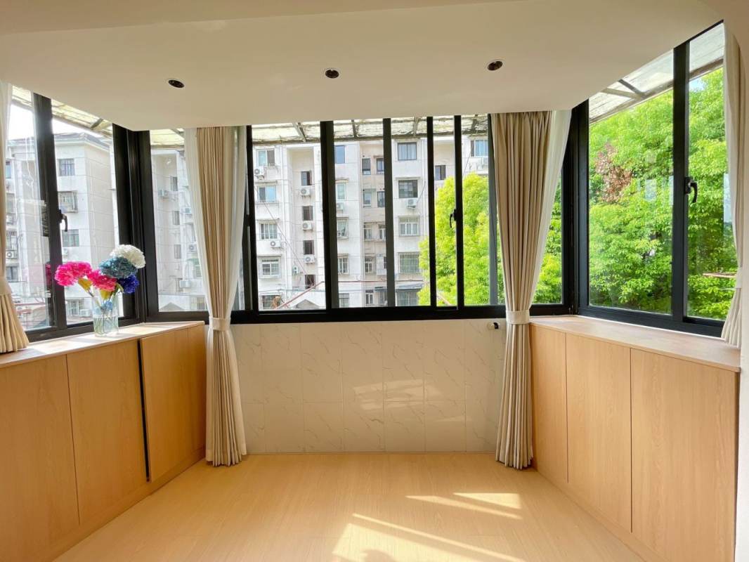 Housing image — Living Room