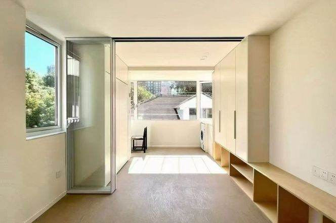 1BR Apartment in Xujiahui with Green View (L10/L11)