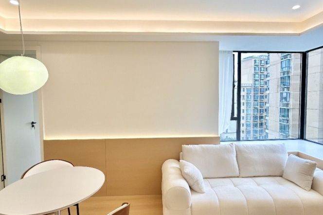 2BR Apartment in Gubei with Floor-to-Ceiling Windows (L2)