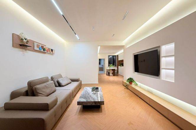Spacious 2BR Apartment near North Sichuan Rd Metro with Terrace (L4/L10)