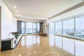 High-Floor 4BR Apartment in Xujiahui with Floor-to-Ceiling Windows (L1/L9/L11)