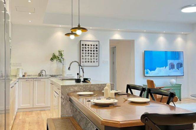 High-Floor 3BR Apartment near Nanjing Xi Lu (L2/L12/L13)