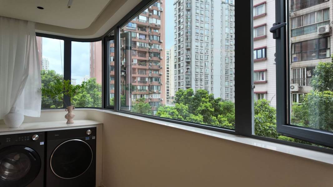 Housing image — Balcony