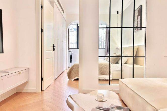 1BR Apartment near Hongqiao Rd Metro (L3/L4/L10)