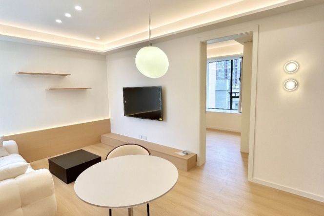 2BR Apartment in Gubei with Floor-to-Ceiling Windows (L2)