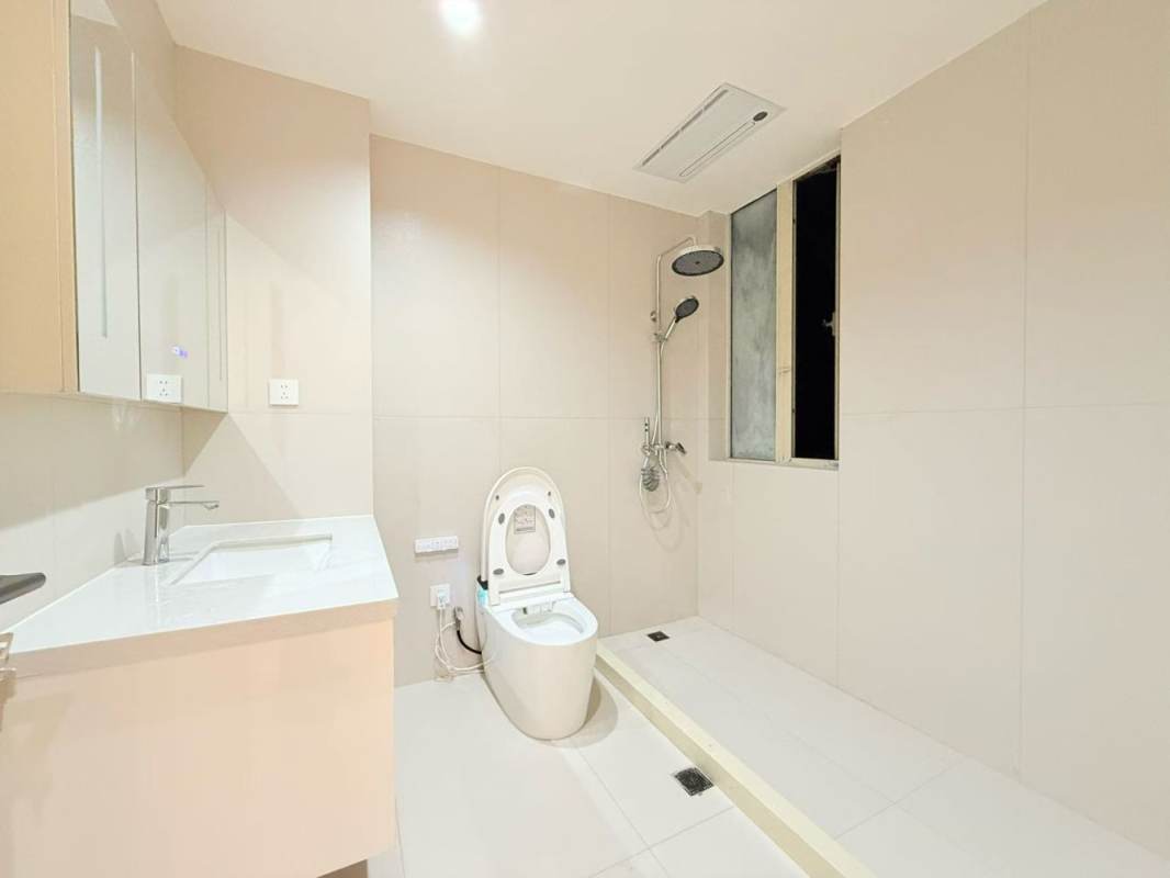 Housing image — Bathroom