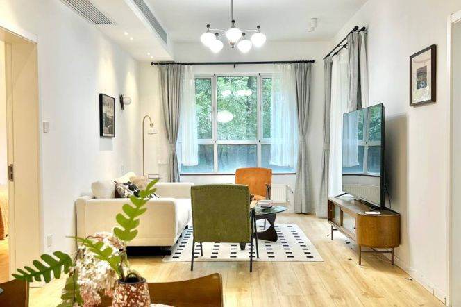 3BR Apartment near People's Square with Green View