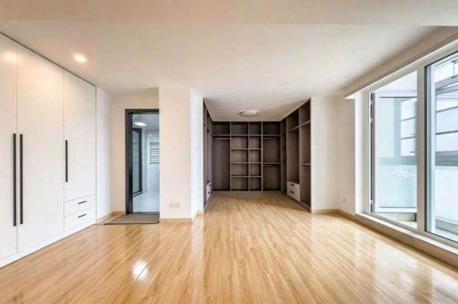 High-Floor 4BR Apartment in Xujiahui with Floor-to-Ceiling Windows (L1/L9/L11)