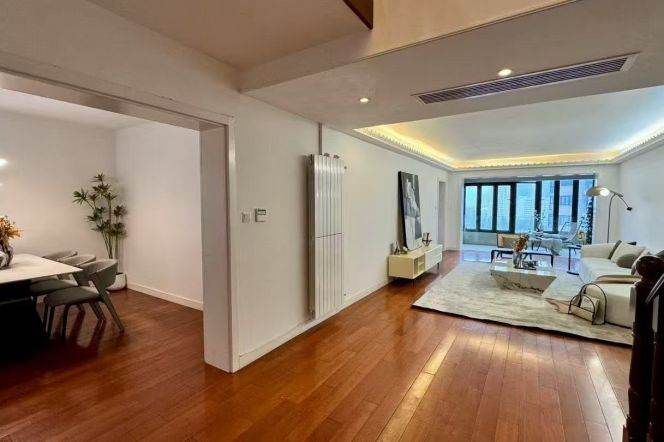 High-Floor High-Ceiling 4BR Apartment at Shanghai Grand Plaza (Compound) with Green View