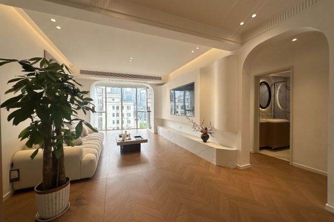 High-Floor Spacious 4BR Apartment in North Bund (L12)