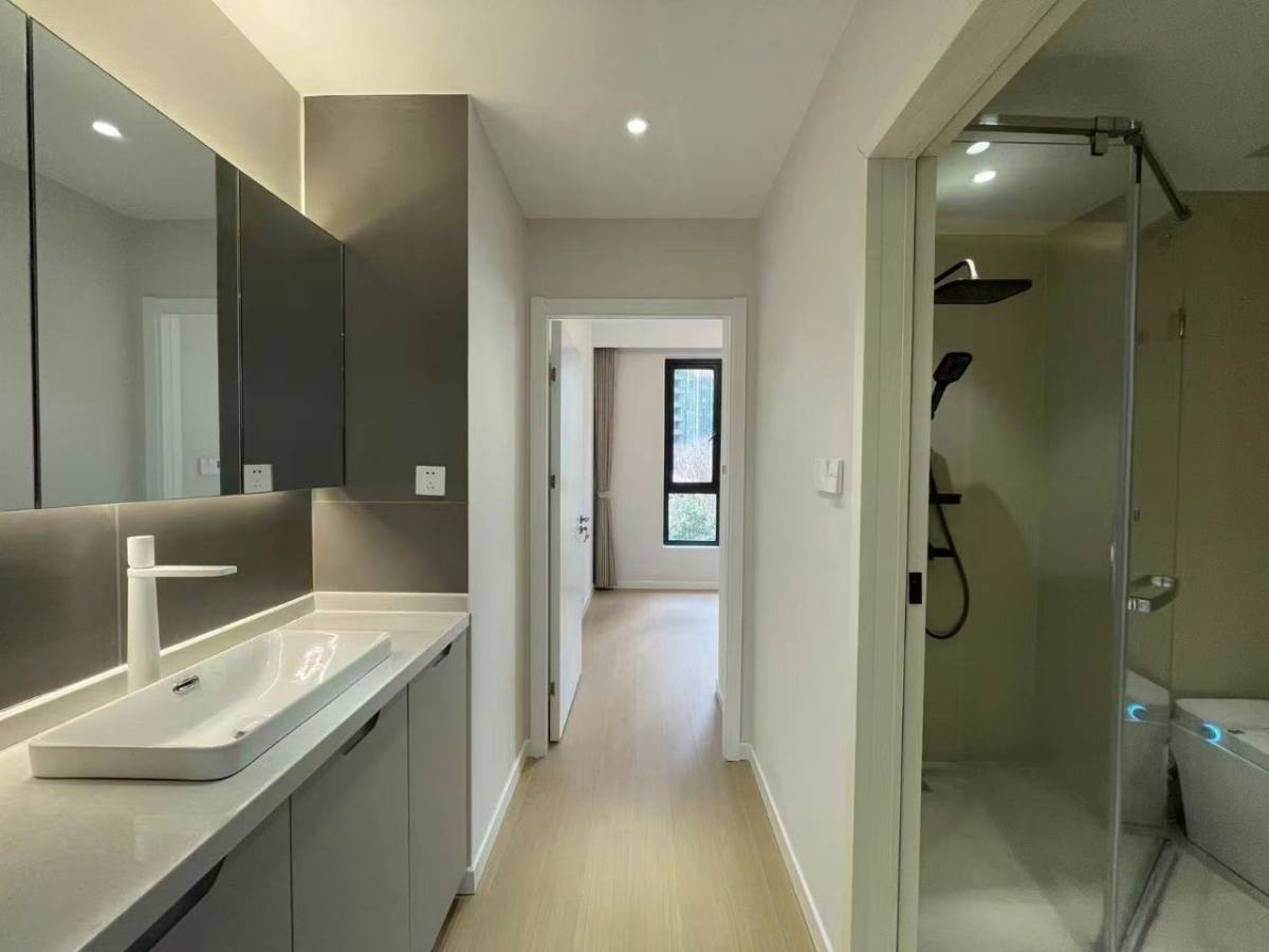 Housing image — Bathroom