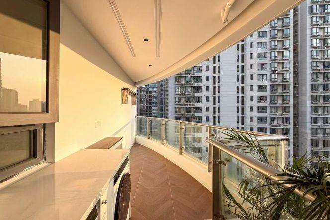 High-Floor Spacious High-Ceiling 2BR Apartment near Zhenping Rd Metro with Green View (L3/L4/L7)