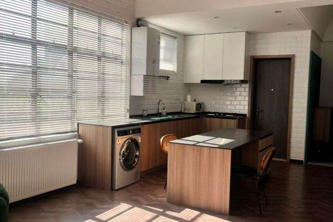 Spacious 1BR Heritage Apartment in Old Xuhui with Floor-to-Ceiling Windows (L1/L7)