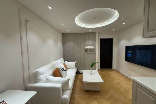 High-Floor 1BR Apartment near Nanjing Xi Lu (L2/L12/L13)