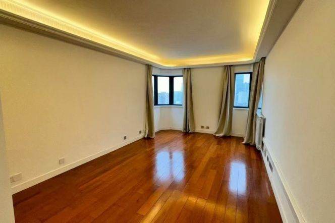 High-Floor High-Ceiling 4BR Apartment at Shanghai Grand Plaza (Compound) with Green View