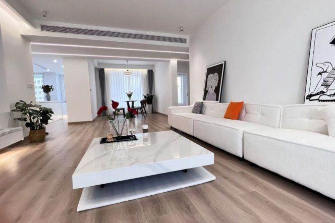 Spacious 3BR Apartment at Ladoll International City (L2/L12/L13)