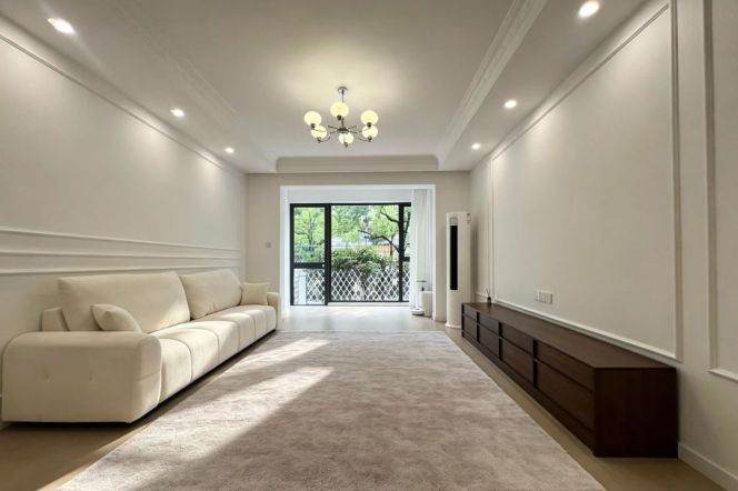 2BR Apartment near Longde Rd Metro with Terrace (L11/L13)