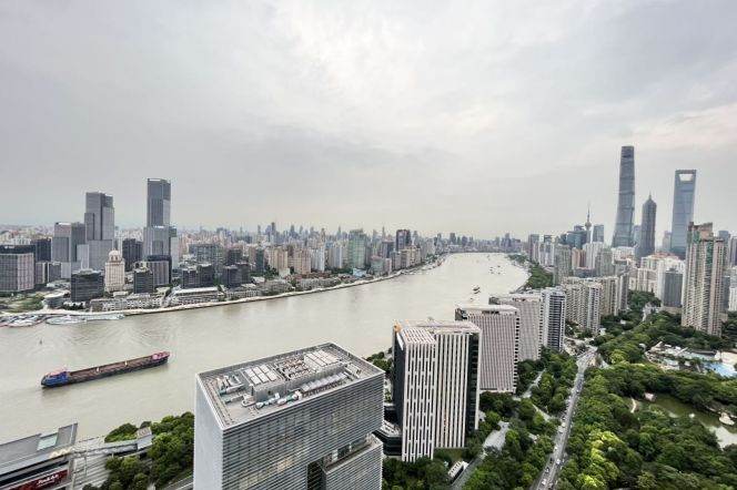 High-Floor Spacious 2BR Apartment near Shangcheng Rd Metro