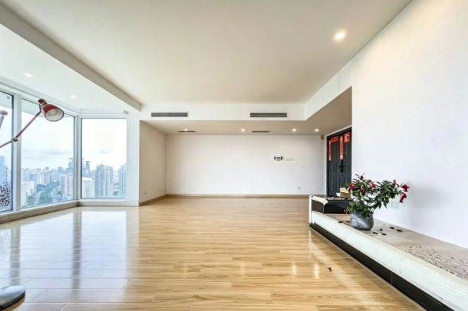High-Floor 4BR Apartment in Xujiahui (L1/L9/L11)