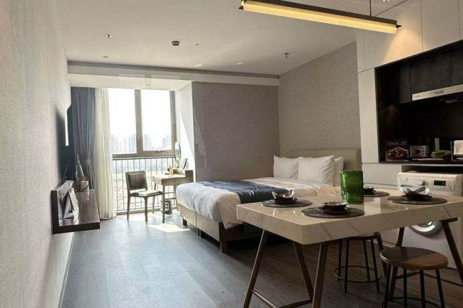Short-Term 1BR Serviced Apartment near East China University Of Science And Technology (L15)