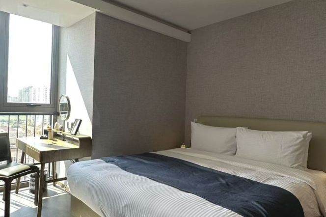 Short-Term 1BR Serviced Apartment near East China University Of Science And Technology (L15)