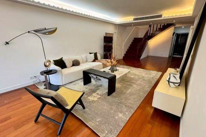 High-Floor High-Ceiling 4BR Apartment at Shanghai Grand Plaza (Compound) with Green View