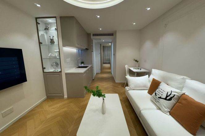 High-Floor 1BR Apartment near Nanjing Xi Lu (L2/L12/L13)