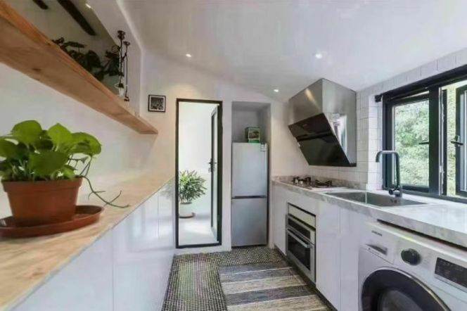 High-Ceiling 2BR Heritage Apartment in Old Xuhui (L1/L10)