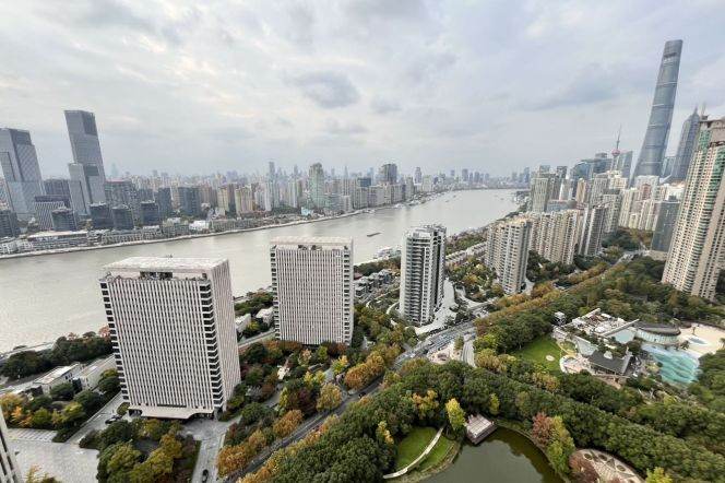 High-Floor Spacious 3BR Apartment near Shangcheng Rd Metro