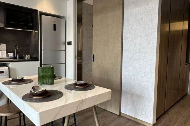 Short-Term 1BR Serviced Apartment near East China University Of Science And Technology (L15)