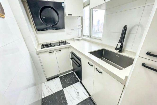 High-Floor 4BR Apartment in Xujiahui (L1/L9/L11)