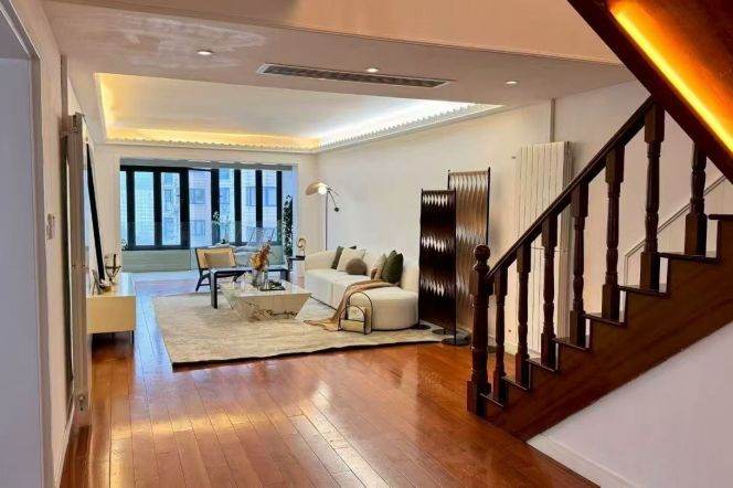 High-Floor High-Ceiling 4BR Apartment at Shanghai Grand Plaza (Compound) with Green View