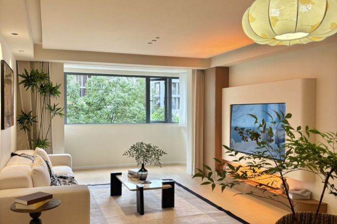 Spacious 2BR Apartment near Jiaotong University Metro (L10/L11)