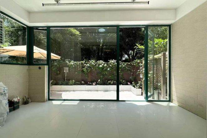 2BR Apartment in Gubei with Private Garden (L2)