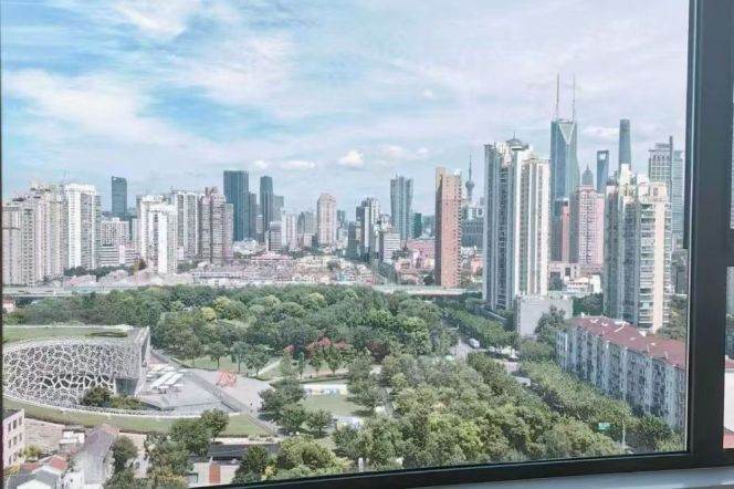 High-Floor 3BR Apartment at Ladoll International City (L2/L12/L13)