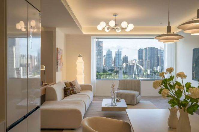 Spacious 2BR Apartment near Shanghai Railway Station Metro with River View (L13)