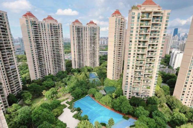 High-Floor 4BR Apartment in Gubei