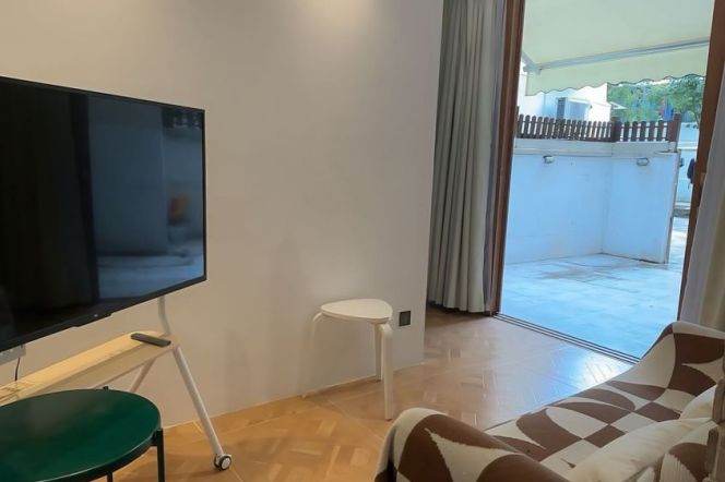 1BR Apartment in Xujiahui with Terrace (L1/L9/L11)