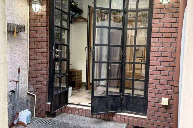 1BR Lane House in Old Xuhui with Terrace (L1/L7)