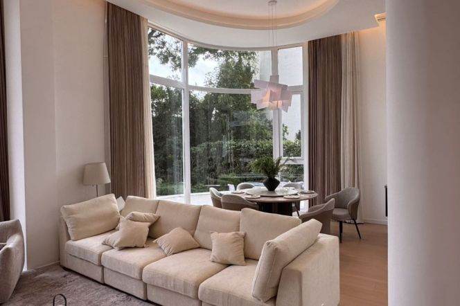 Spacious 5BR Villa with Terrace