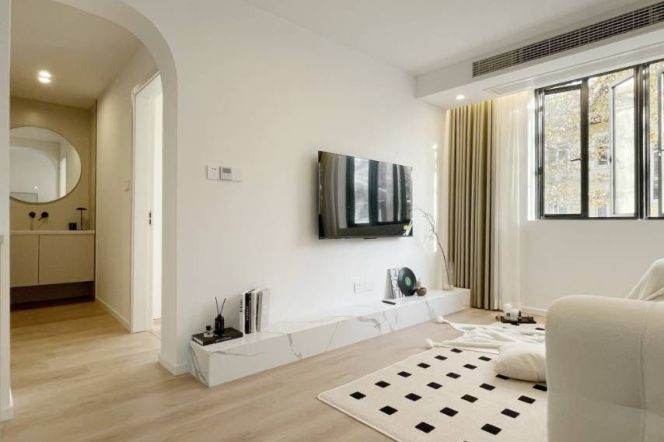 1BR Apartment in Old Xuhui (L10)