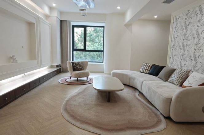 4BR Apartment in Old Xuhui (L1/L7/L10)