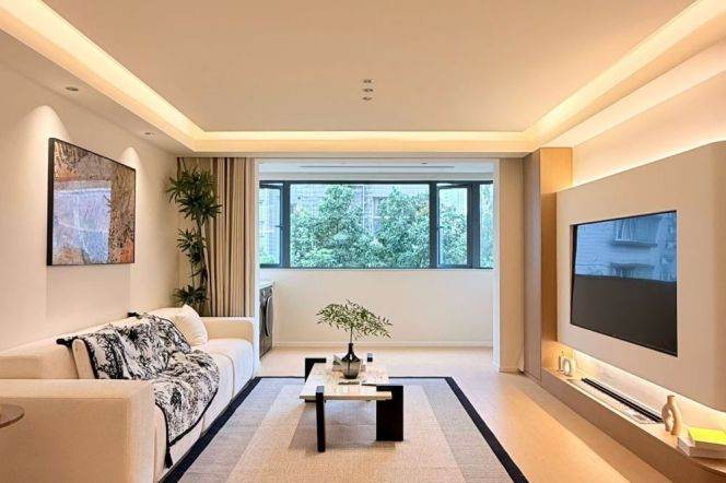 Spacious 2BR Apartment near Jiaotong University Metro (L10/L11)