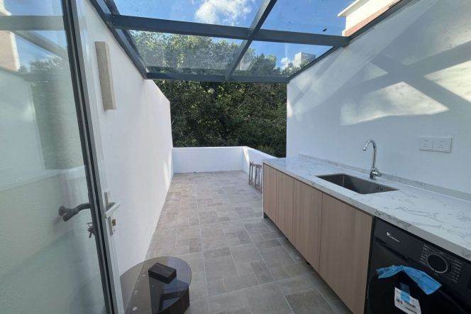 Spacious 1BR Lane House in Jing'an with Terrace (L2/L7/L14)